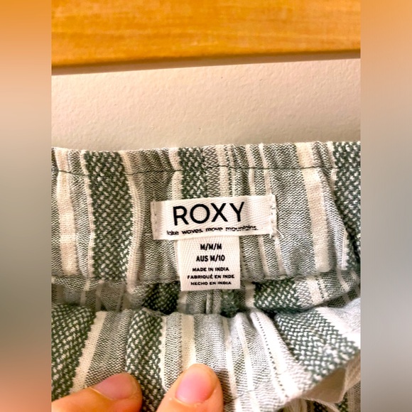 Roxy 🌺 Summer Shorts - Picture 3 of 4